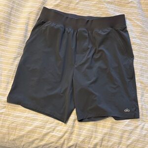ALO Yoga XL Men's Dark Gray Athletic Shorts